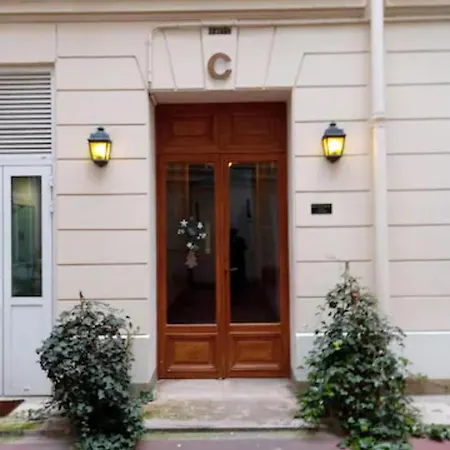 With An Eiffel Tower View Near St Germain Des Pres Homestay *